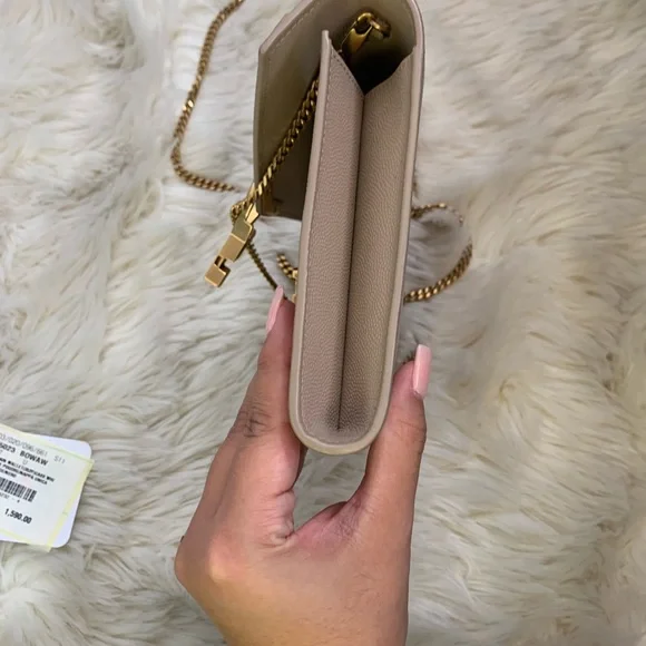 Saint Laurent CASSANDRA MEDIUM CHAIN BAG IN GRAIN DE POUDRE EMBOSSED LEATHER - Picture 9 of 13